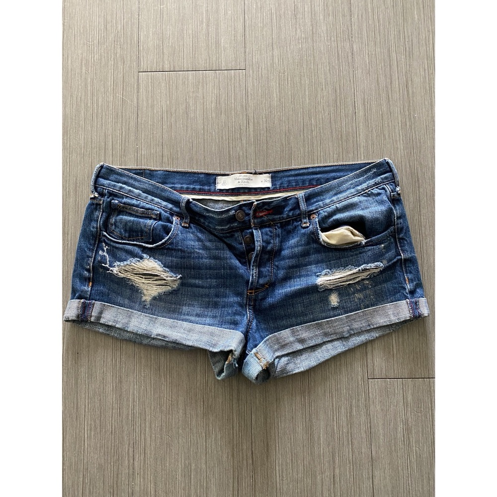{Abercrombie & Fitch} Distressed Denim Shorts - Size 10